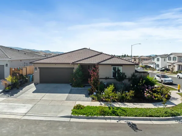 2141 Wildflower Dr, Hollister, CA 95023