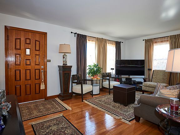 3rd image of 7821 N Nora Ave