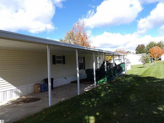 4th image of 398 Farm Ln