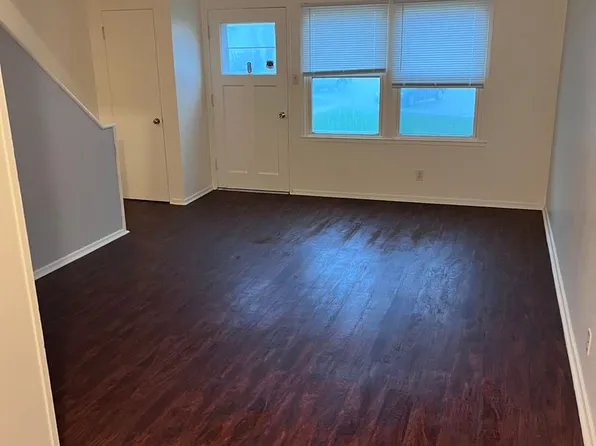 702 River Park Dr #740, Waverly, IA 50677