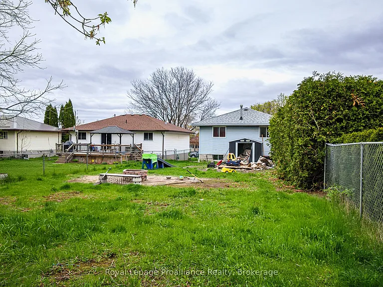 21 Pepper Ave — Photo 10