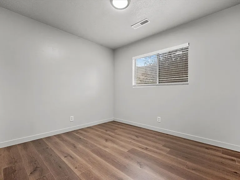 688 S 880 W — Photo 10