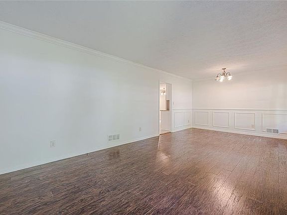 4th image of 2651 Oxbow Way SW
