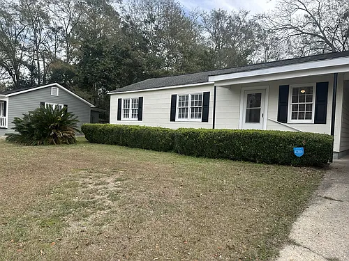 1102 Young St Photo 1