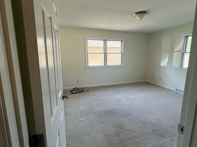 225 N Miami Ave — Photo 12