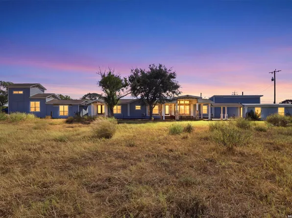 25840 MATHIS RD, Elmendorf, TX 78112