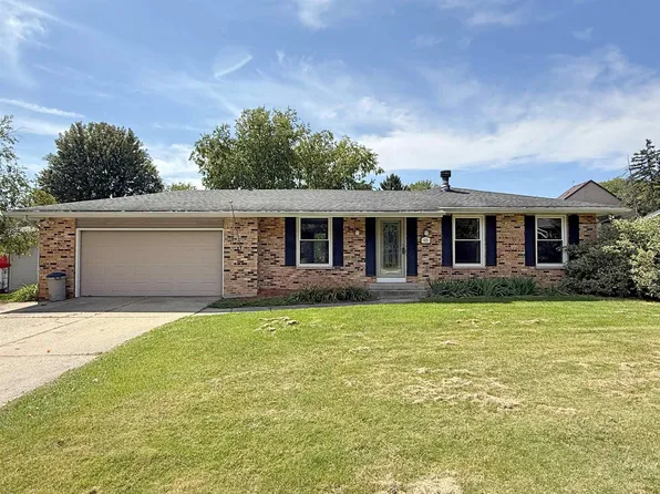 425 Applewood Ln, Janesville, WI 53548