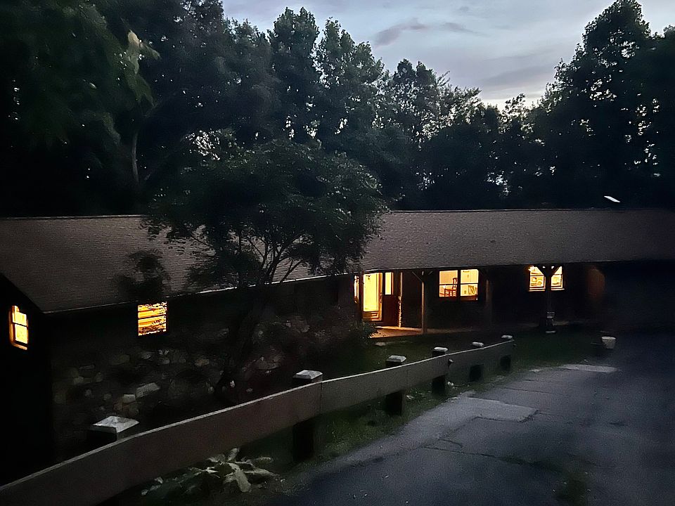 1st image of 4 Sourwood Dr