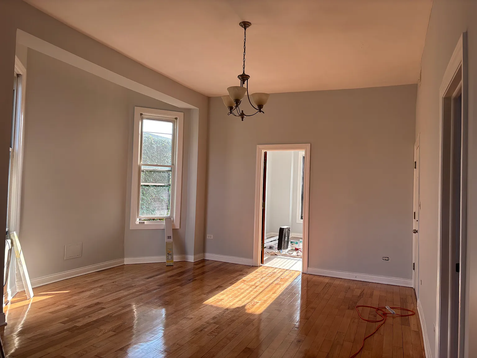 3 bed, 1099 sqft, $1,900 — Photo 4