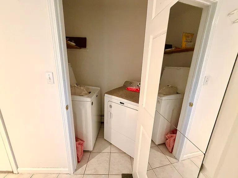372 Chestnut St — Photo 2
