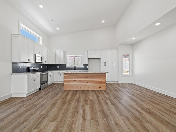 5th image of 24 Beech Drive #37