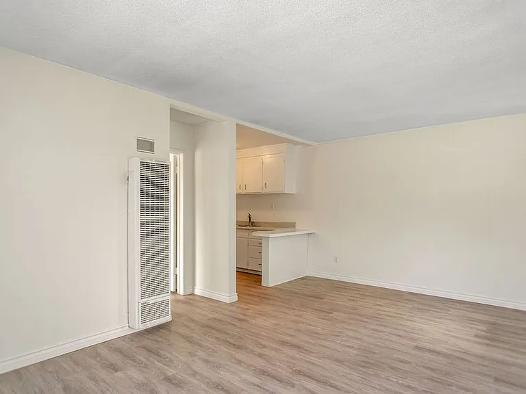855 Emerald St #C — Photo 7