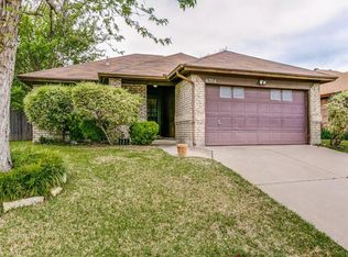 6304 Aires Dr, Arlington, TX 76001