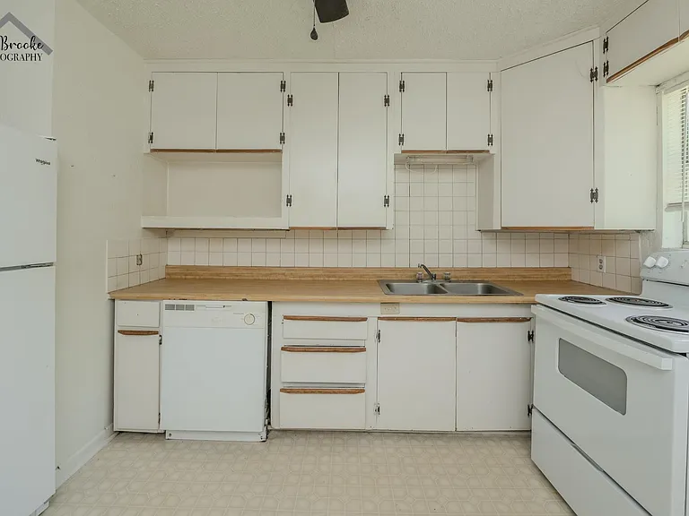 3202 Grant St — Photo 10