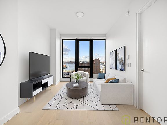 3rd image of 554 W 46th St #712