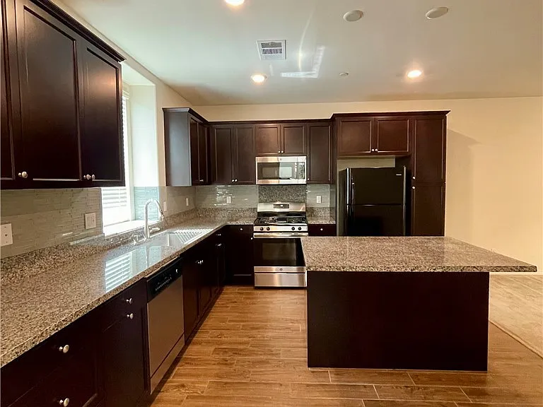 5946 Sendero Ave — Photo 3
