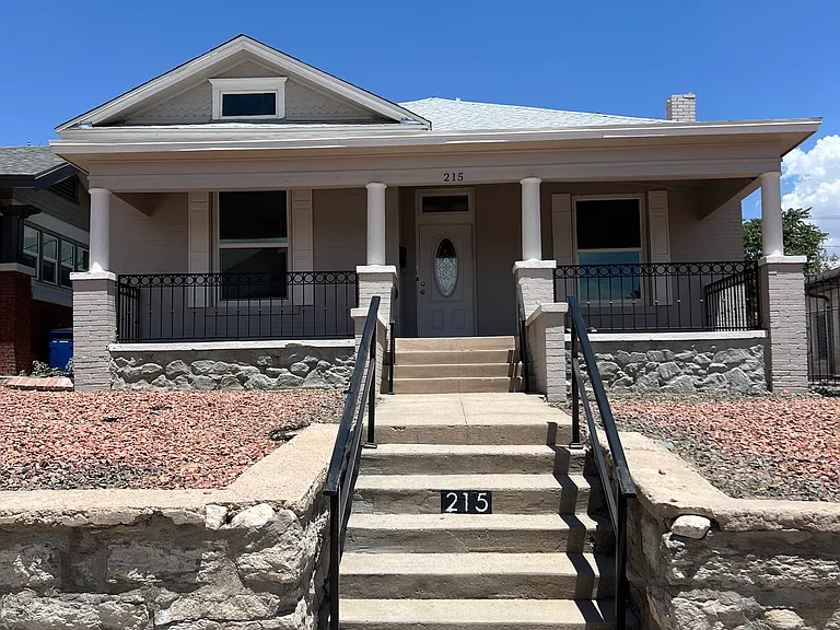 215 W Nevada Ave #A — Photo 1