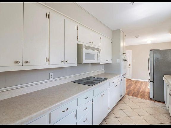 2nd image of 903 Seymore Cir