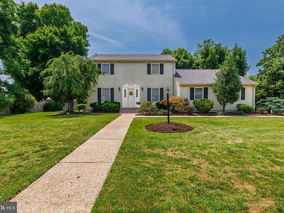 1st image of 802 W Lane Cir