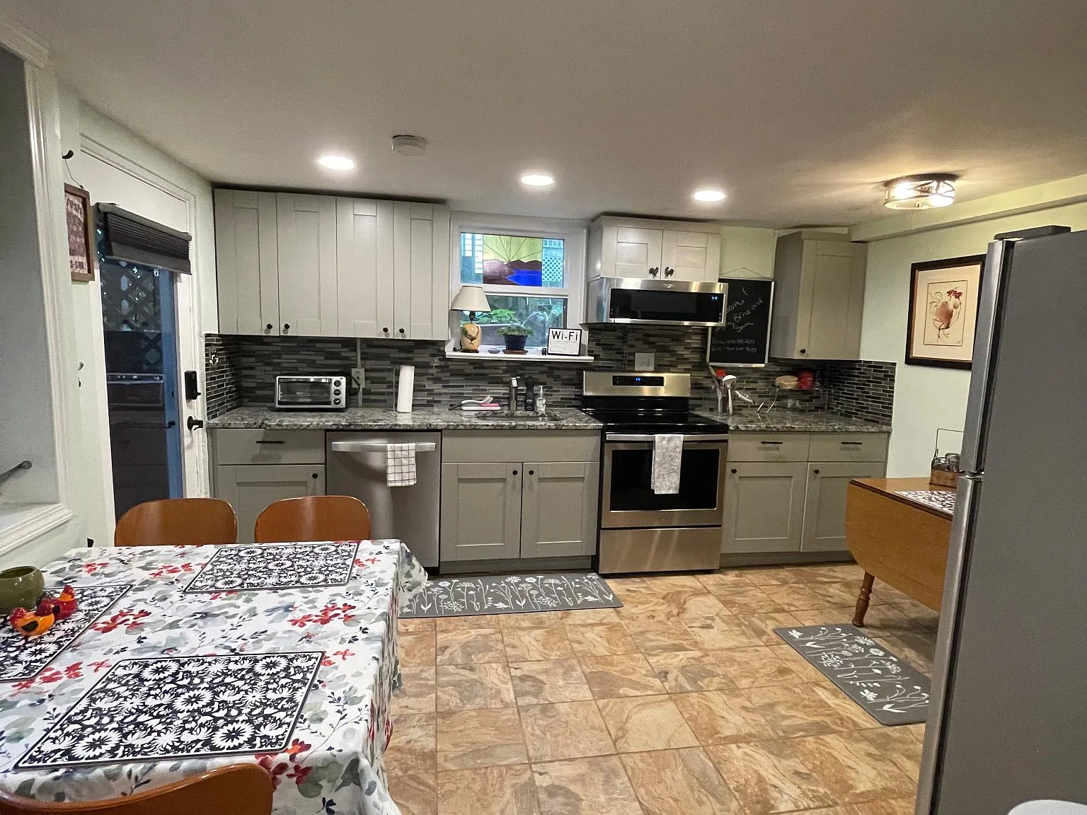 1060 Seaboard Ave NW — Photo 3