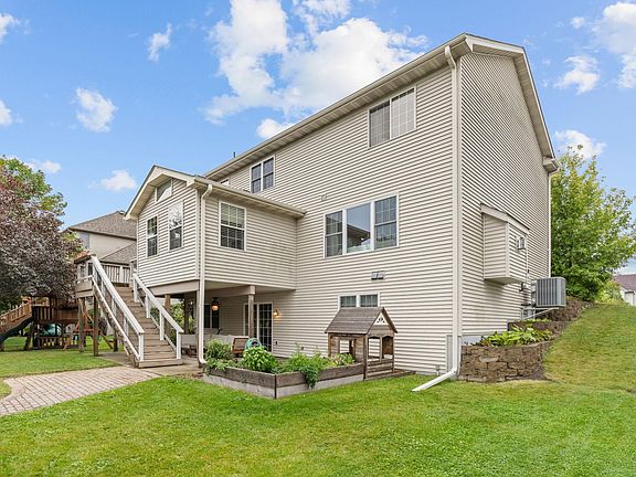 5th image of 403 Fiddler Ave SE