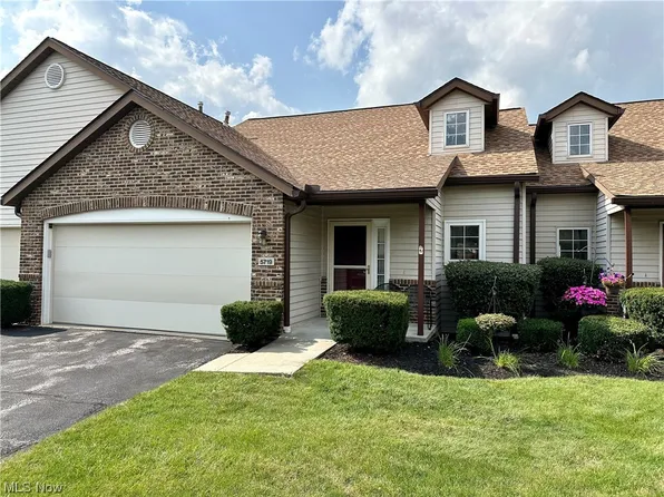 5719 Gateway Ln #1102, Brookpark, OH 44142