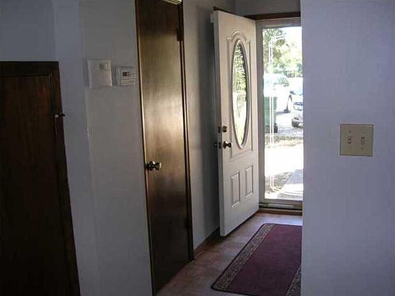3rd image of 108 Skinner Cir #D