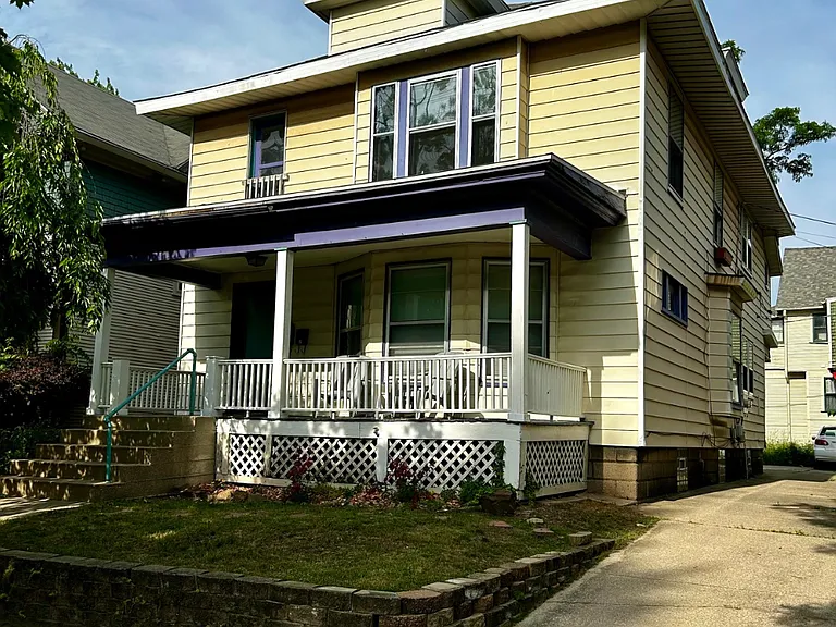 260 Eastern Ave SE #2 — Photo 1