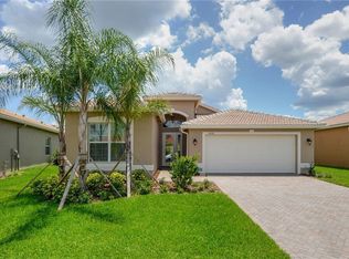 4848 Grand Banks Dr, Wimauma, FL 33598