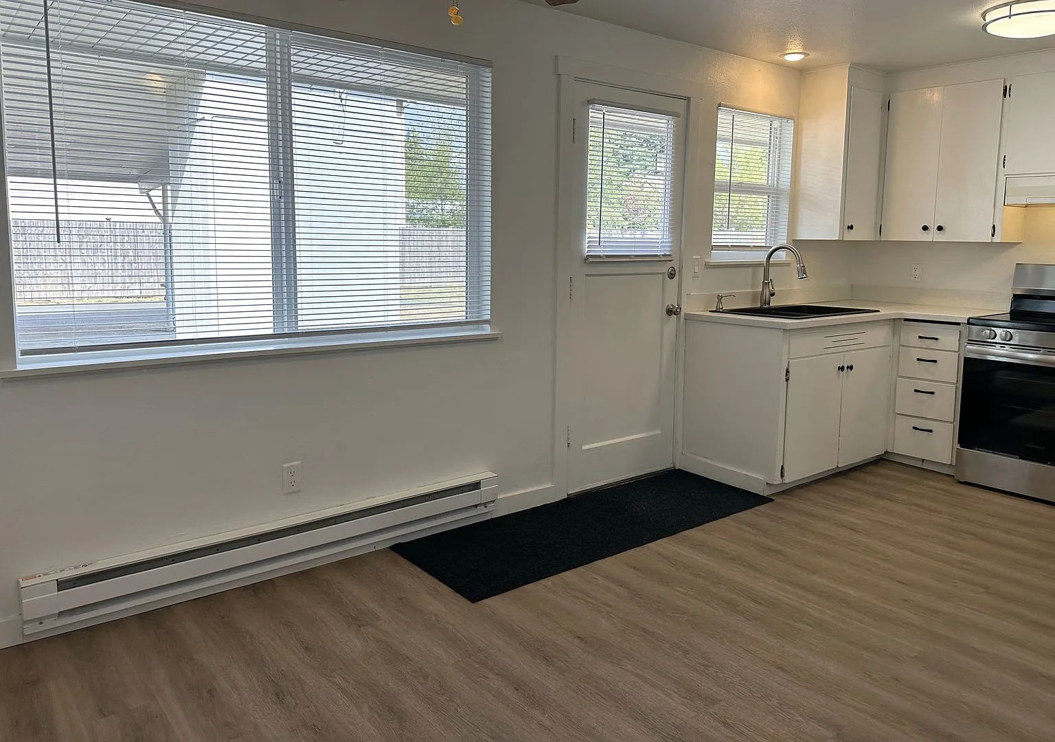 1206 Ash Ave — Photo 2