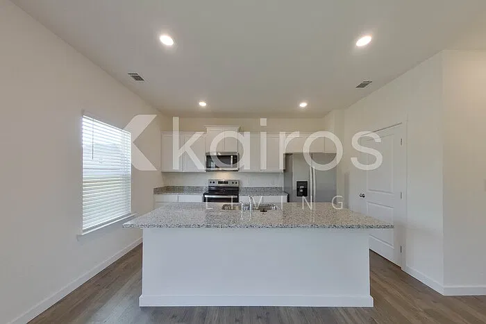 4 bed, 2.5 bath, 1991 sqft, $2,445 — Photo 2
