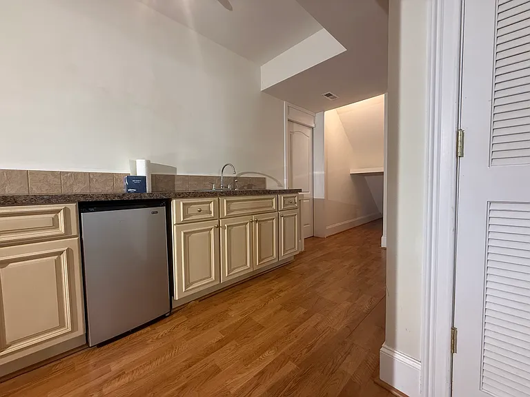 606 Winston Ln — Photo 31