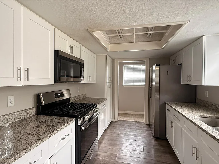 805 Malden Cv — Photo 8
