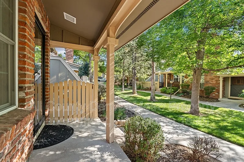 3 bed, 4.0 bath, 2125 sqft, $2,995 — Photo 2
