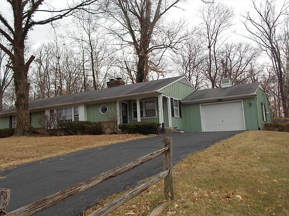3rd image of 718 Beechwood Ln