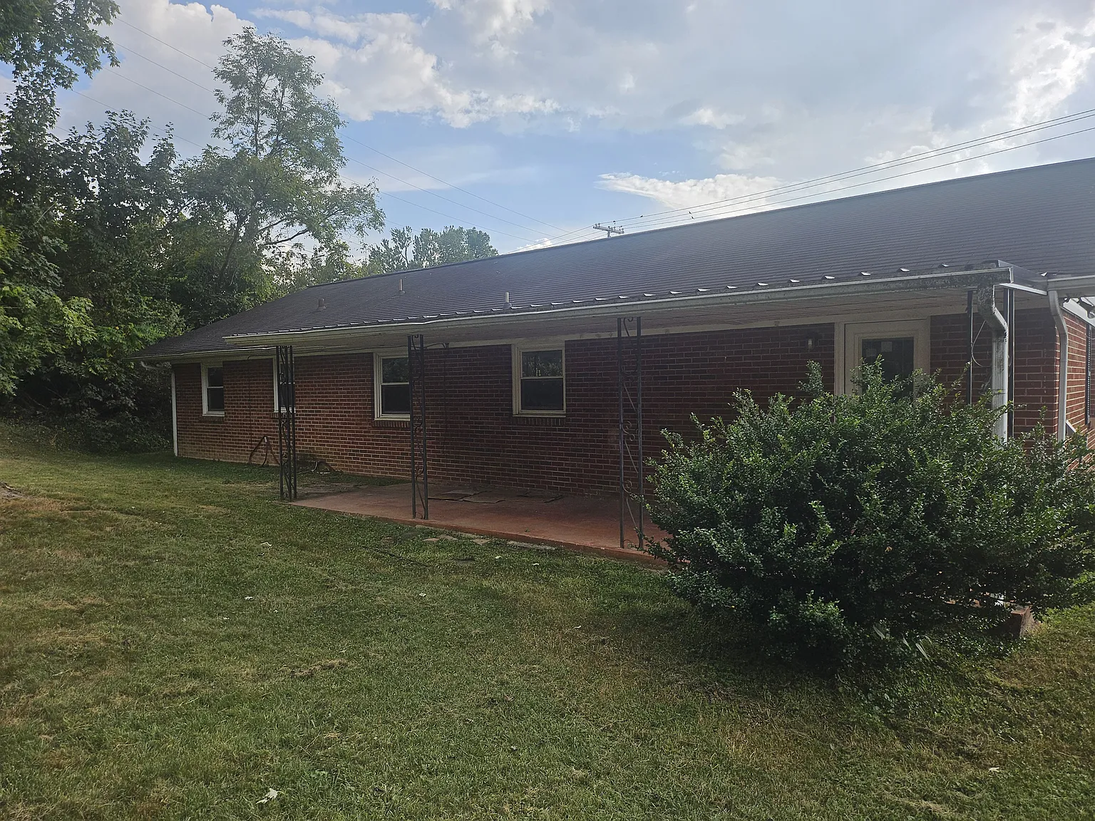 3 bed, 1100 sqft, $1,600 — Photo 2