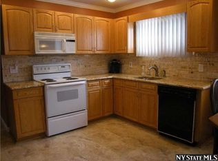 21 Rover Ln, Hicksville, NY 11801