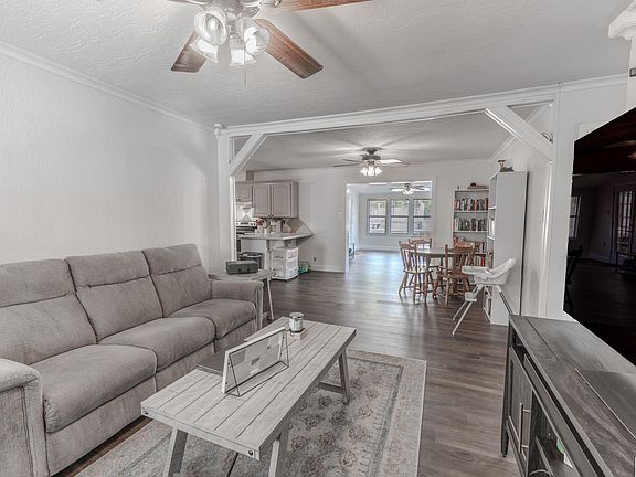 2nd image of 402 Forty Oaks Farm Rd