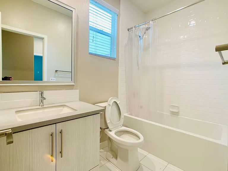 810 Beacon — Photo 13