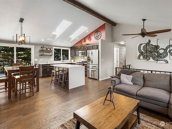 Large, open living and kitchen space>
