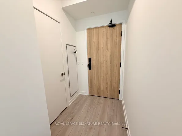 1 Fairview Rd E, Mississauga, ON