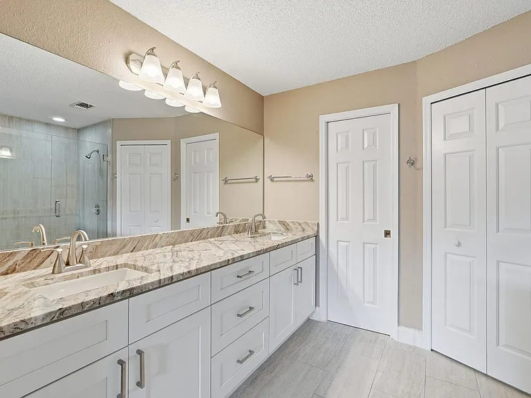 7528 Fenwick Cove Ln — Photo 9