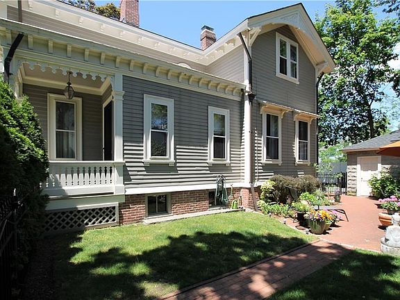 3rd image of 95 Greenwood Ave E