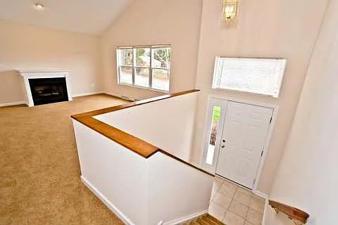 3 bed, 2.5 bath, 1850 sqft, $3,200 — Photo 4