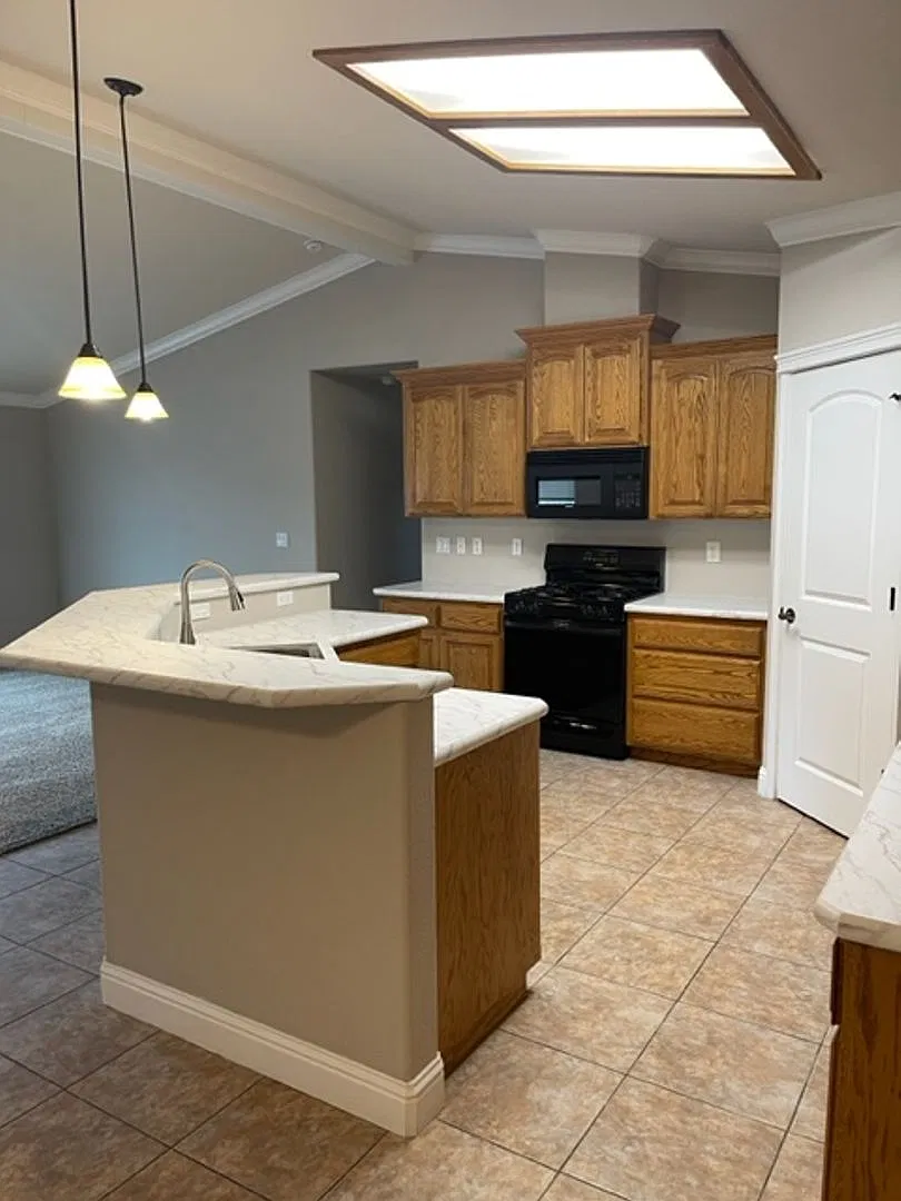 Lake California home with 2 car garage! — Photo 4