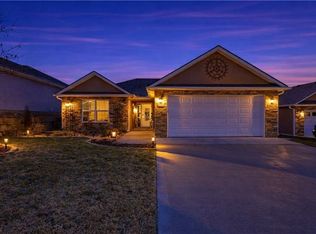 902 Highland St, Pleasant Hill, MO 64080