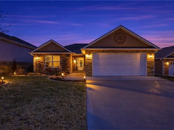 902 Highland St, Pleasant Hill, MO 64080