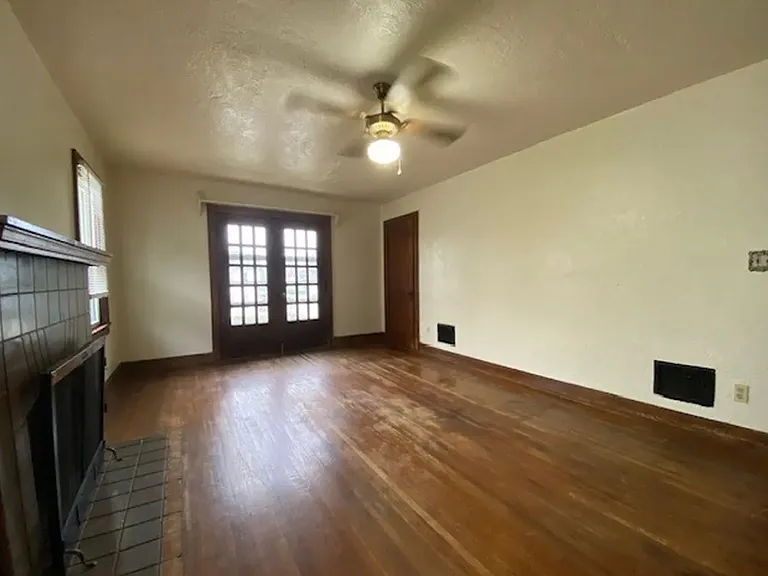 155 E Grand Ave #2W — Photo 3