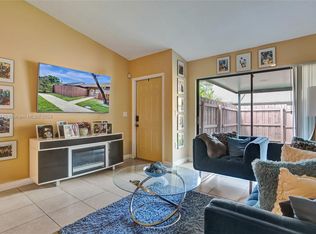 2750 N Nob Hill Rd, Sunrise, FL 33322