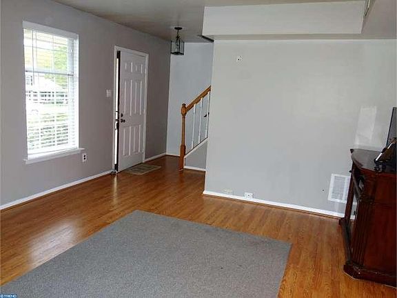 3rd image of 17 Windemere Ct